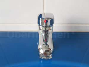 OberflächenPlus - Beschichtung von Waschbecken, Glasfläche und Wasserhahn nachher